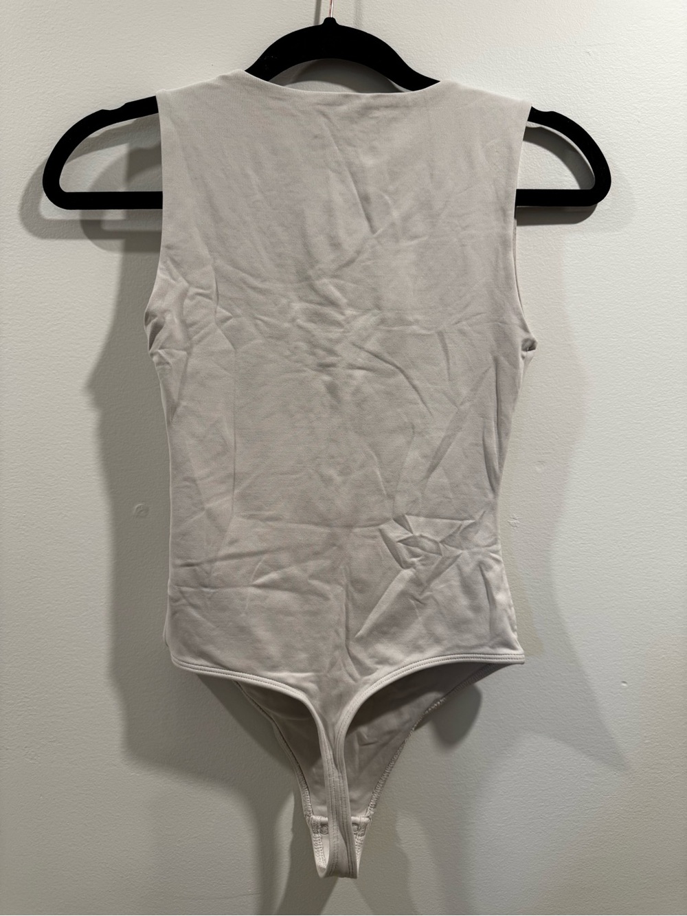 Babaton Sleeveless V-Neck Bodysuit in Cream XS - Picture 3 of 5